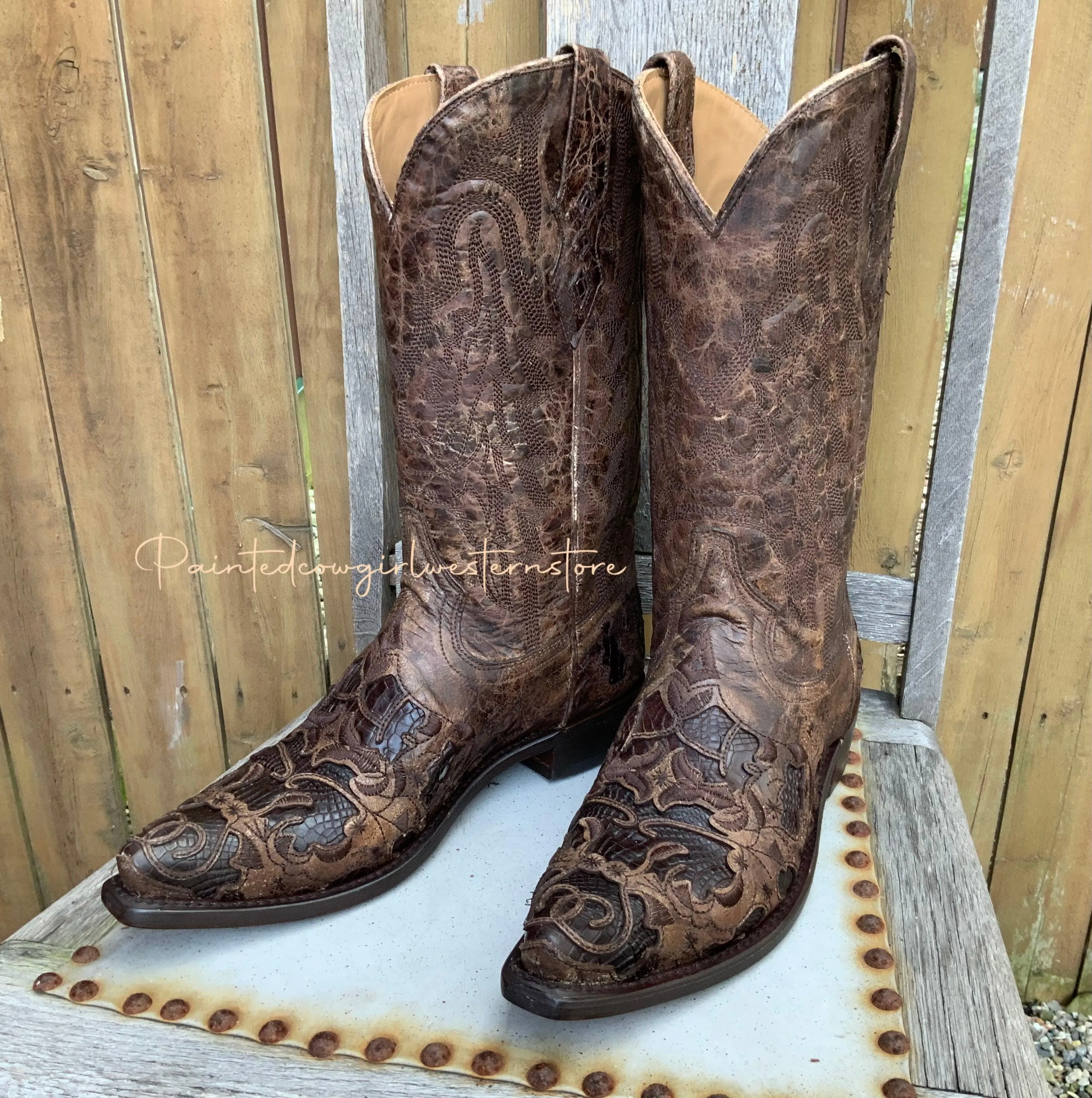 Corral Men's Distressed Brown Alligator Inlay Snip Toe Cowboy Boots A4115