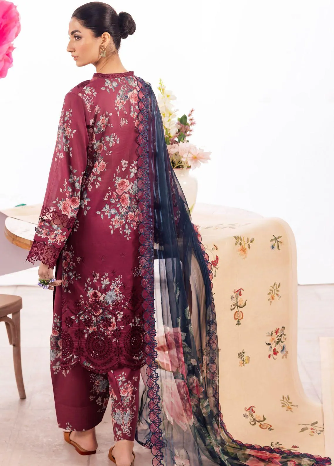 Iznik Dahlia Embroidered Luxury Lawn Unstitched 3Pc Suit DL-11 SOLISTICE