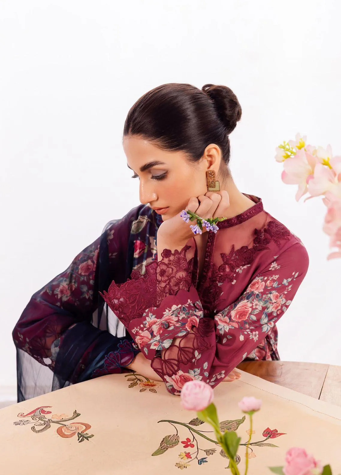 Iznik Dahlia Embroidered Luxury Lawn Unstitched 3Pc Suit DL-11 SOLISTICE