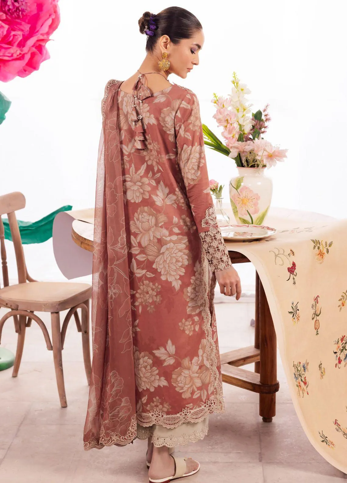 Iznik Dahlia Embroidered Luxury Lawn Unstitched 3Pc Suit DL-12 SAFFRON