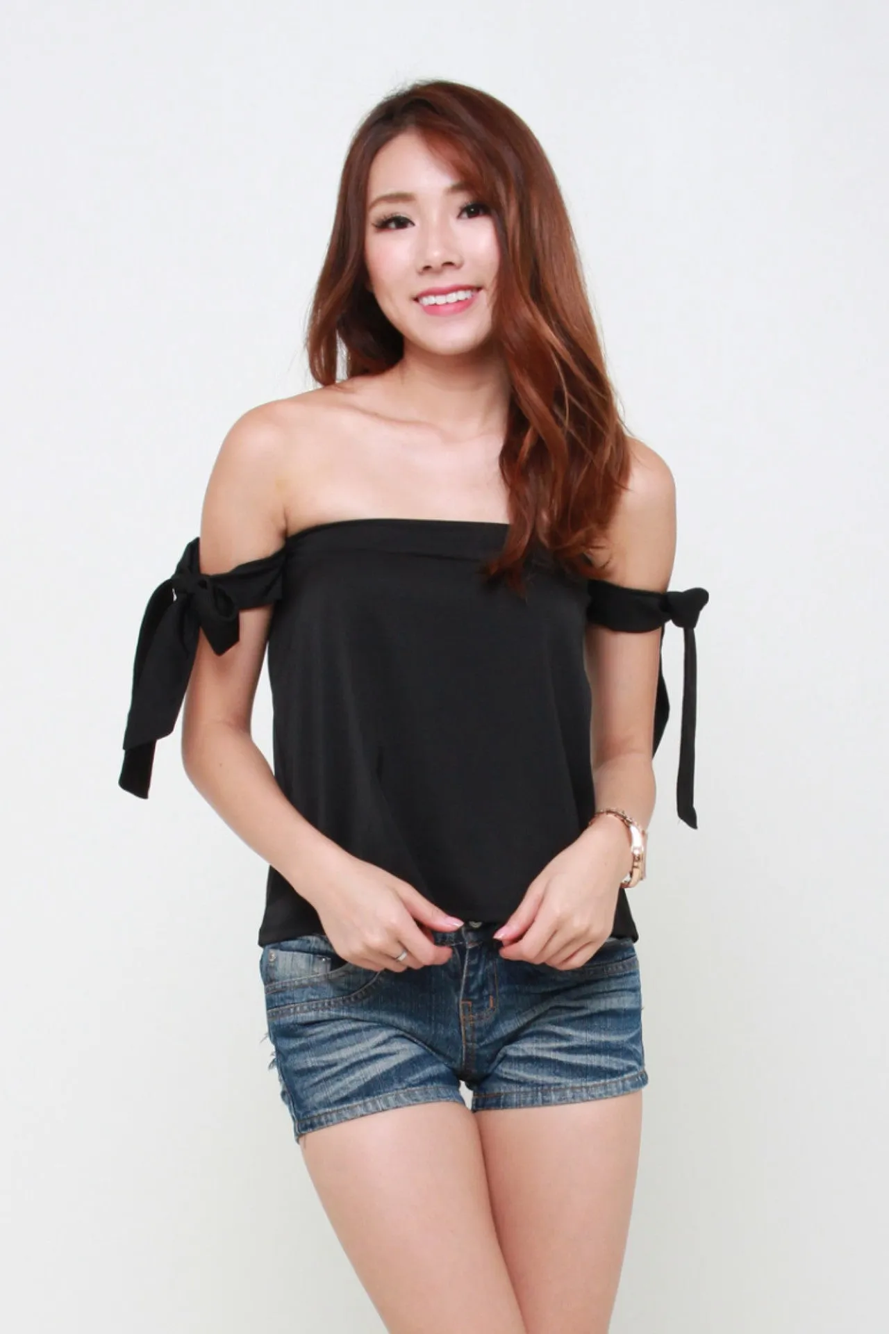 Ribbon Tie Offsie Top in Black