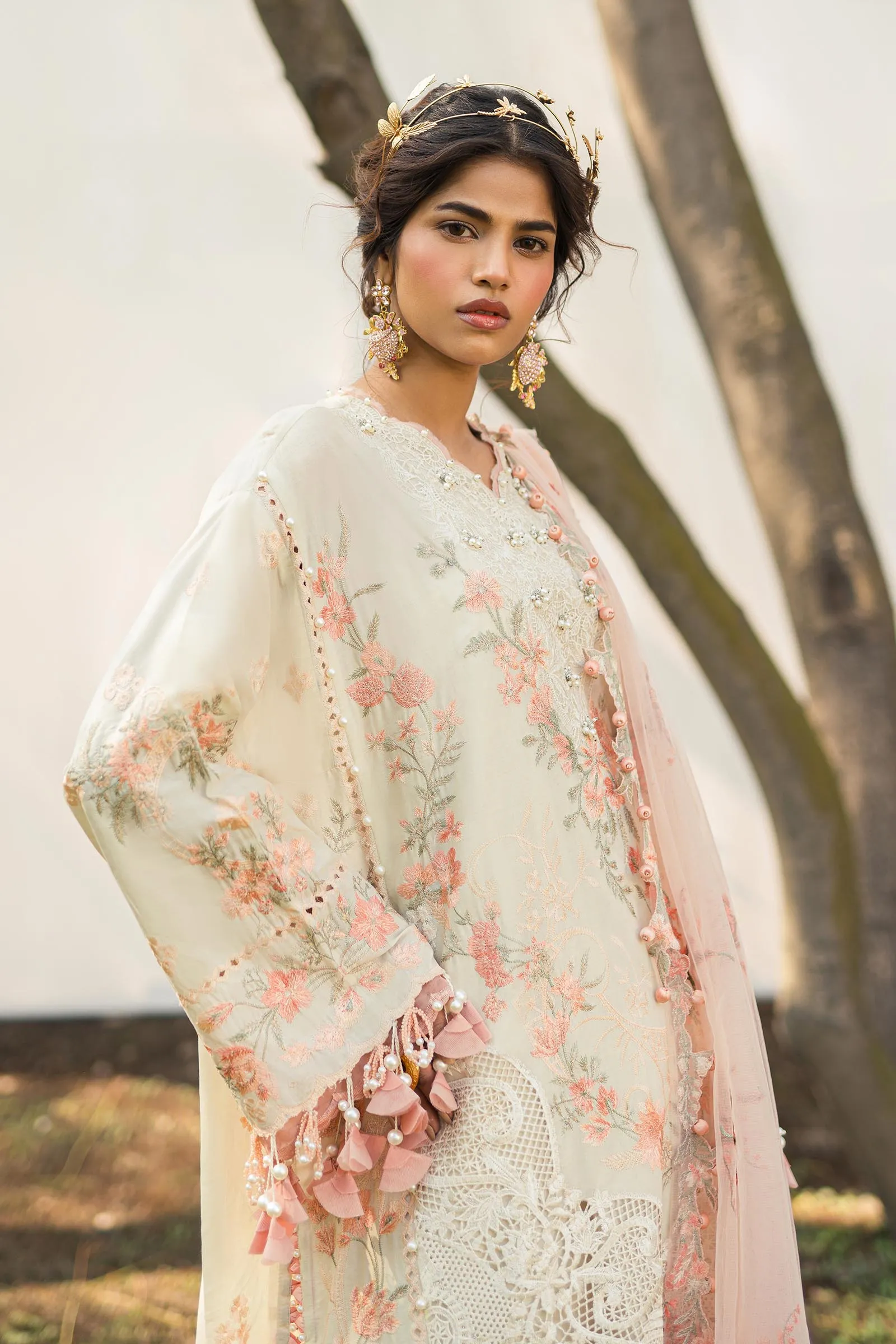 Sana Safinaz Embroidered Luxury Lawn Unstitched 3Pc Suit D-03B