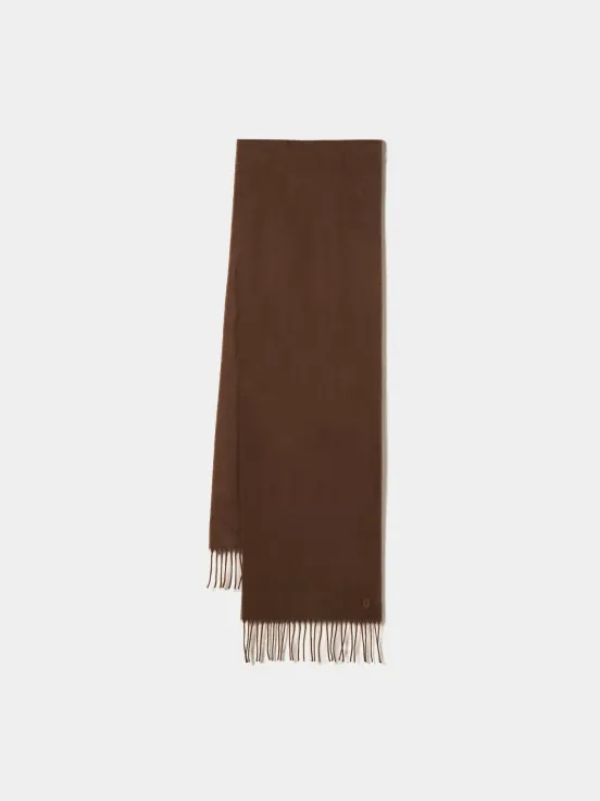 Scarf with fringes