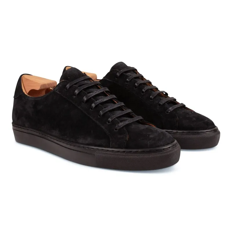 Skolyx Premium sneaker in black suede with black sole