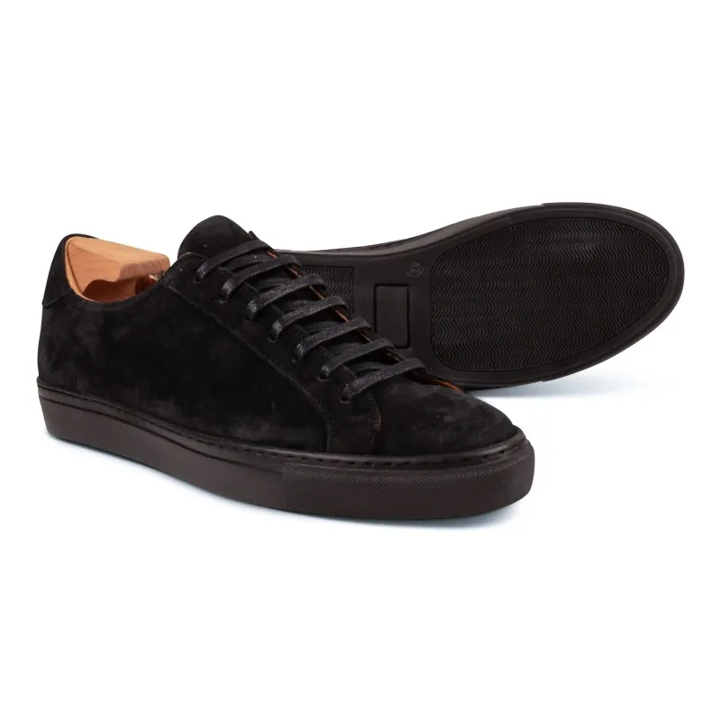 Skolyx Premium sneaker in black suede with black sole