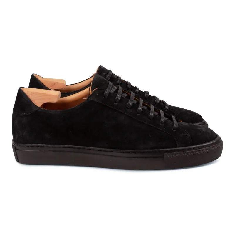 Skolyx Premium sneaker in black suede with black sole