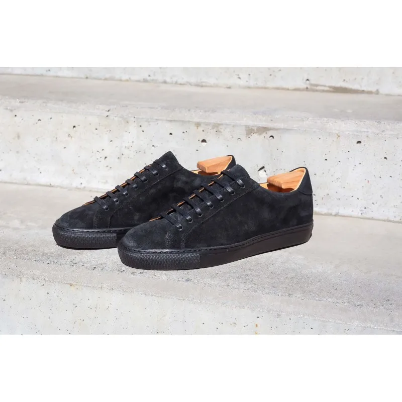 Skolyx Premium sneaker in black suede with black sole