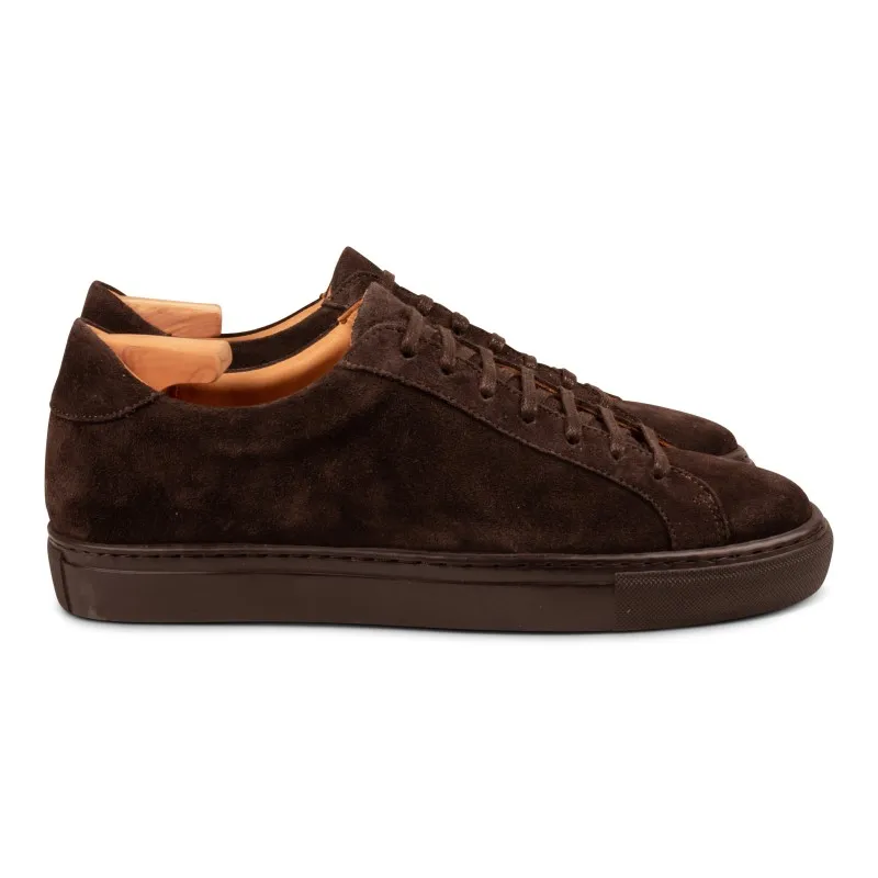 Skolyx Premium sneaker in dark brown suede with dark sole