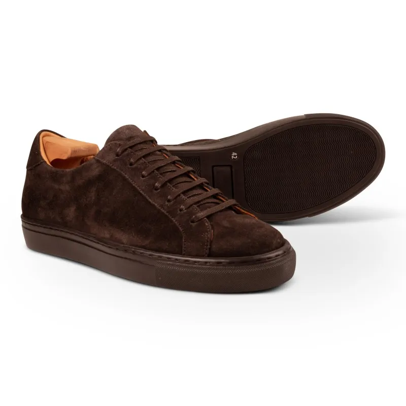 Skolyx Premium sneaker in dark brown suede with dark sole